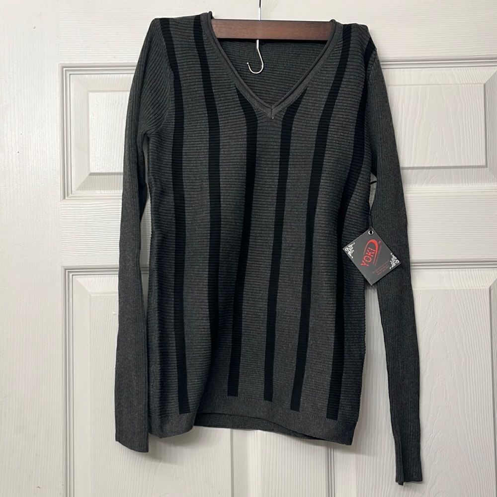 Women's Small Yoki Sweater
